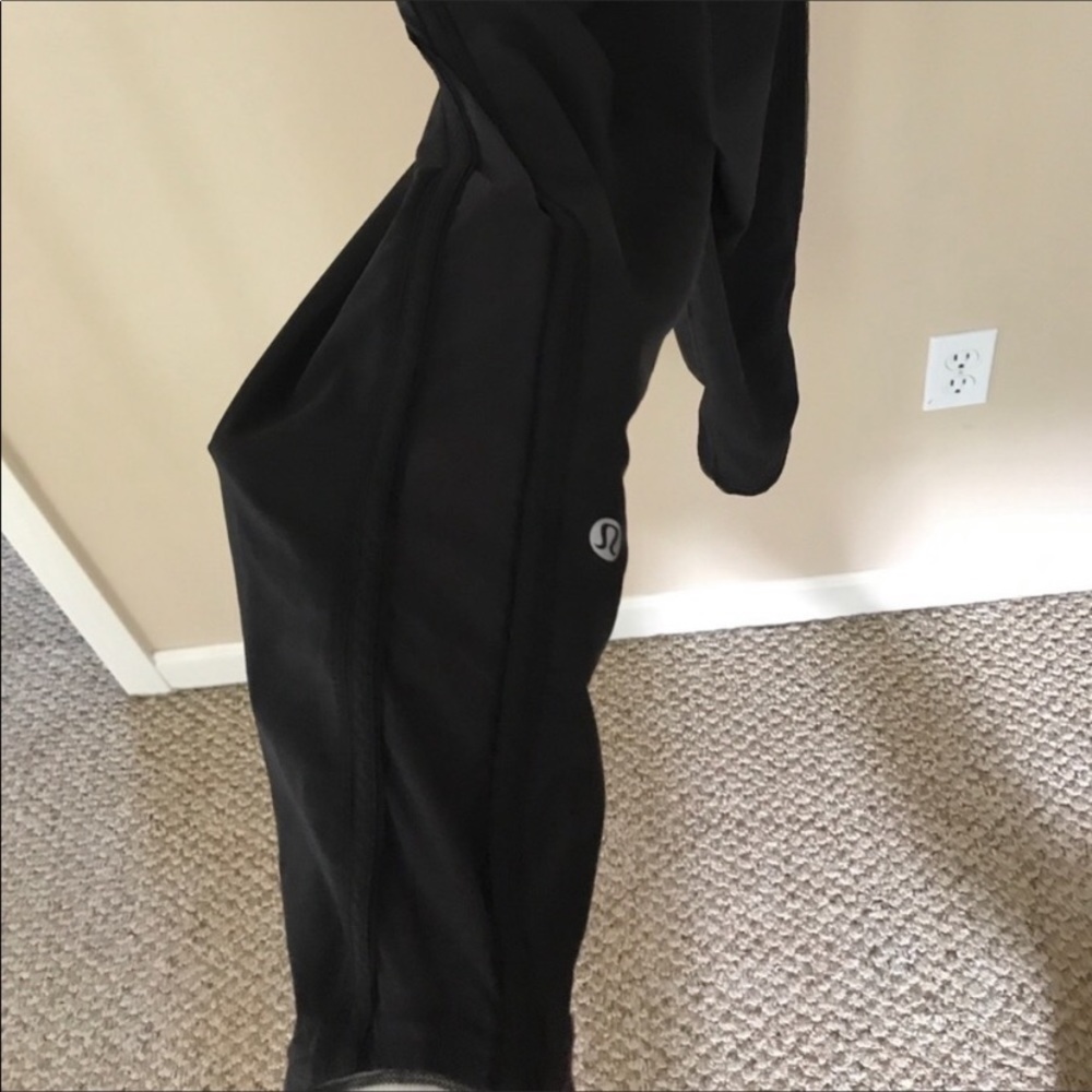 Lululemon cropped jogger pants, size 4